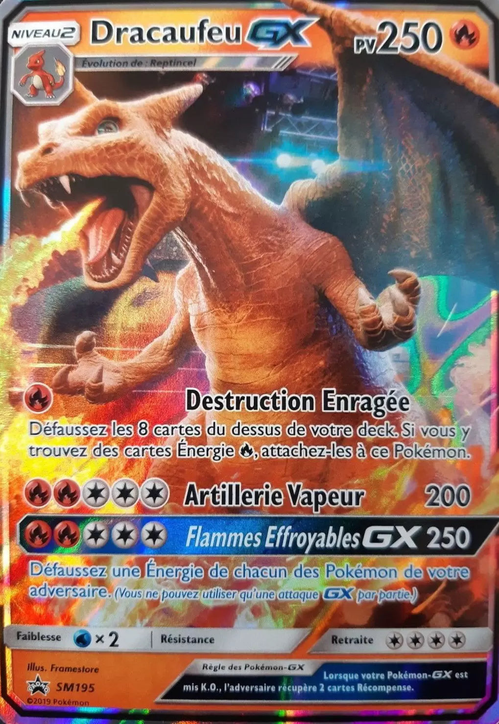 Dracaufeu GX SM195 Promo issu des cartes Black Star Soleil et Lune, mise en avant par Manga Cash à Ans, province de Liège.